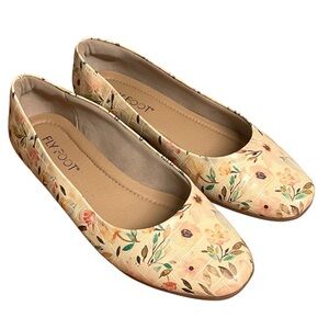 Piccadilly Floral Ballet Round Toe Cream Flats Size 7